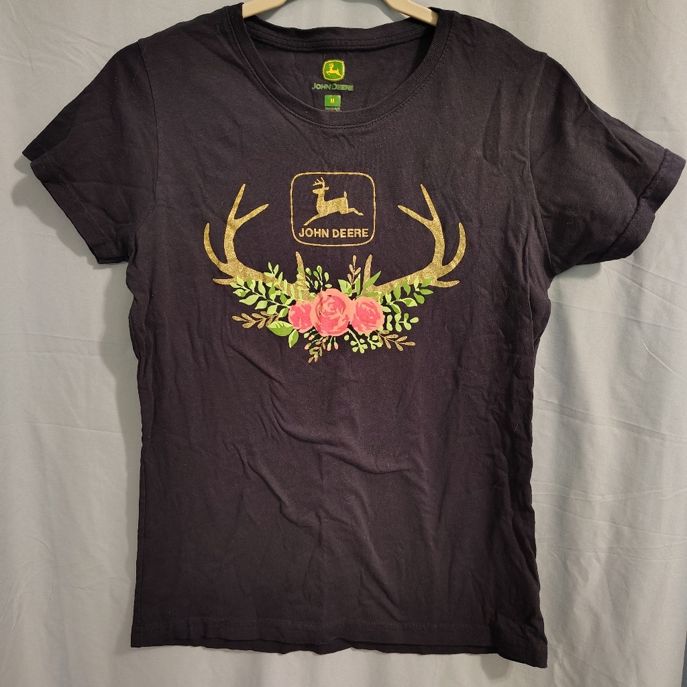 Women's Sz M John Deere Graphic Design T-shirt